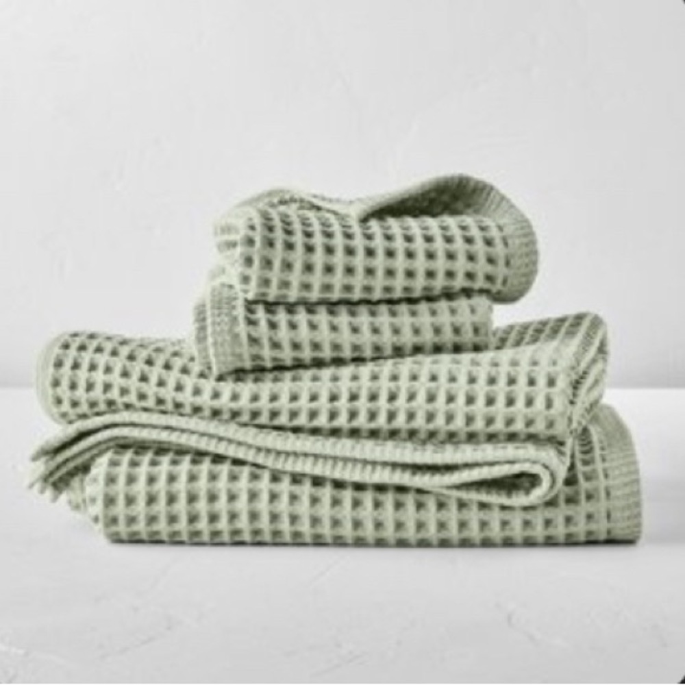 Brand New Waffle Bath Towel Set